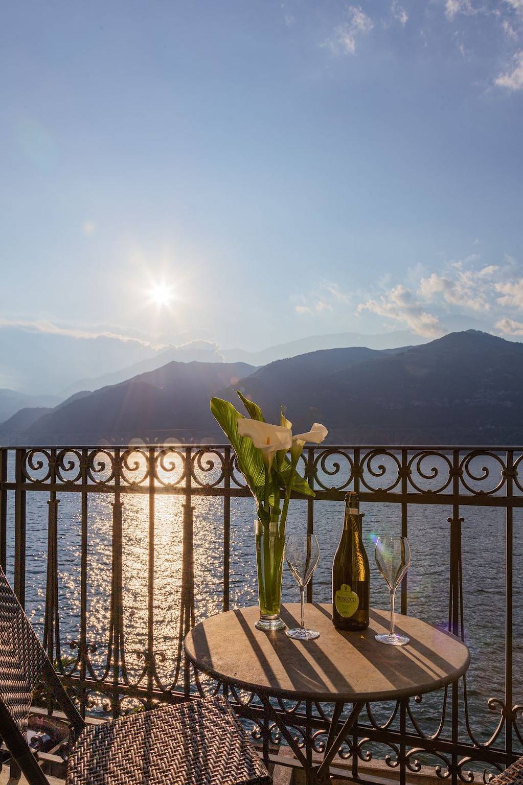 Appartement de vacances entier, 2-Bed Apt with Stunning Lake Como Views & Terrace in Lezzeno, Lac de Côme