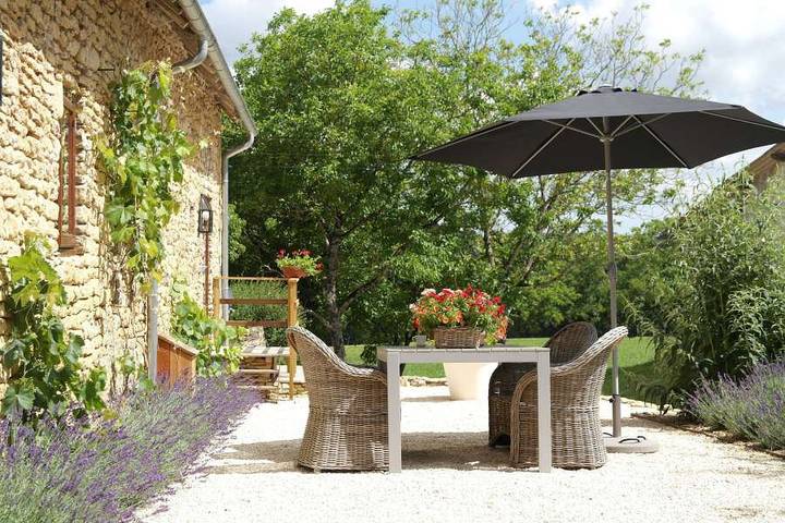 Gîte pour 3 personnes, avec piscine à Montignac