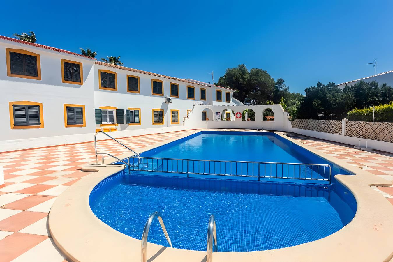Ganze Wohnung, Apartment 'Bon Repos A9' mit Gemeinschaftspool, Wlan und Klimaanlage in Cala en Bosc, Ciutadella