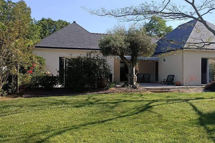 Location de vacances pour 6 personnes, avec terrasse et jardin à Camors