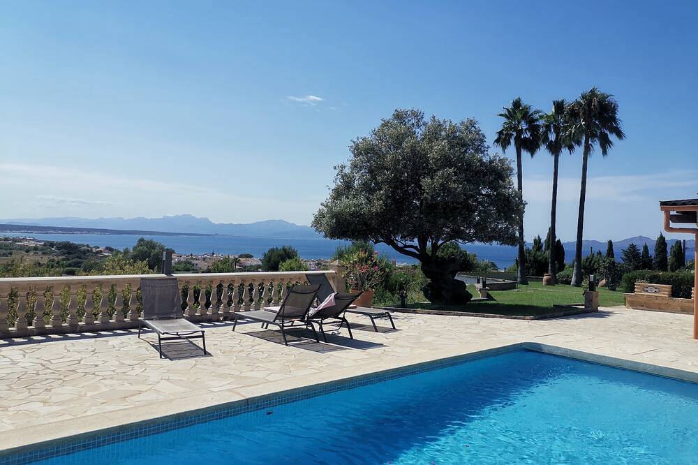 Villa 10Pers. Pool+Jacuzzi heizbar, Traumlage+ -aussicht auf Dorf,Meer und Berge in Colònia de Sant Pere, Artà