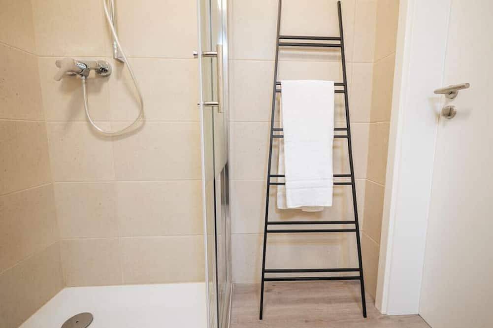 Ganze Wohnung, Deluxe Suite mit perfektem Wohn- und Arbeitskomfort in Gießen, Lahntal