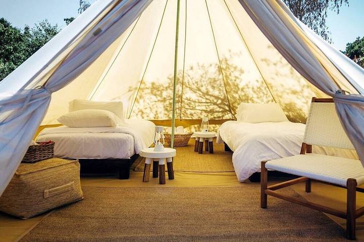 Camping pour 8 personnes, avec jardin et balcon