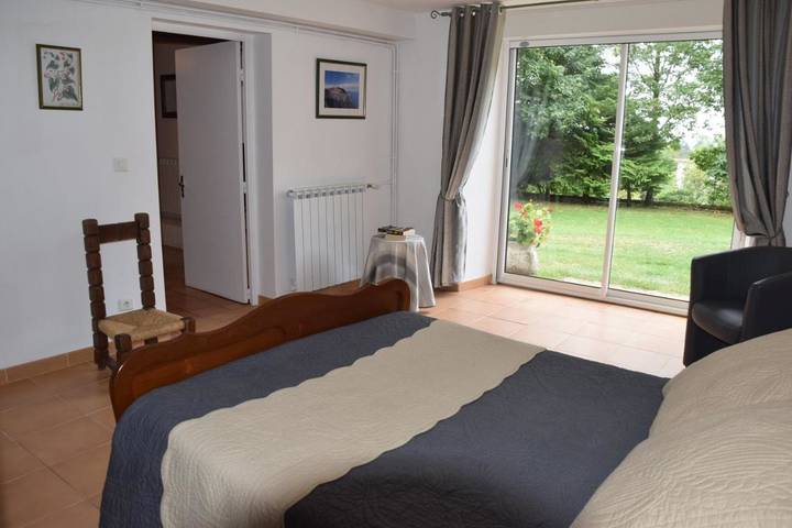 Parc de vacances pour 6 personnes, avec piscine et vue sur le lac ainsi que vue et jardin, adapté aux familles à Fontiers-Cabardès - 4