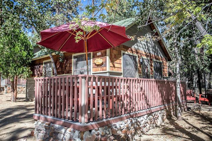 Cottage for 40 people, with pool and balcony, with pets in Big Bear Lake
