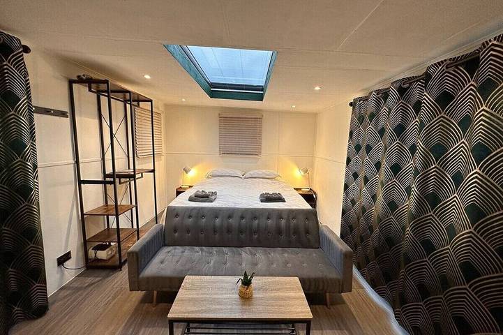 Glamping for 2 people, with balcony in Buckinghamshire