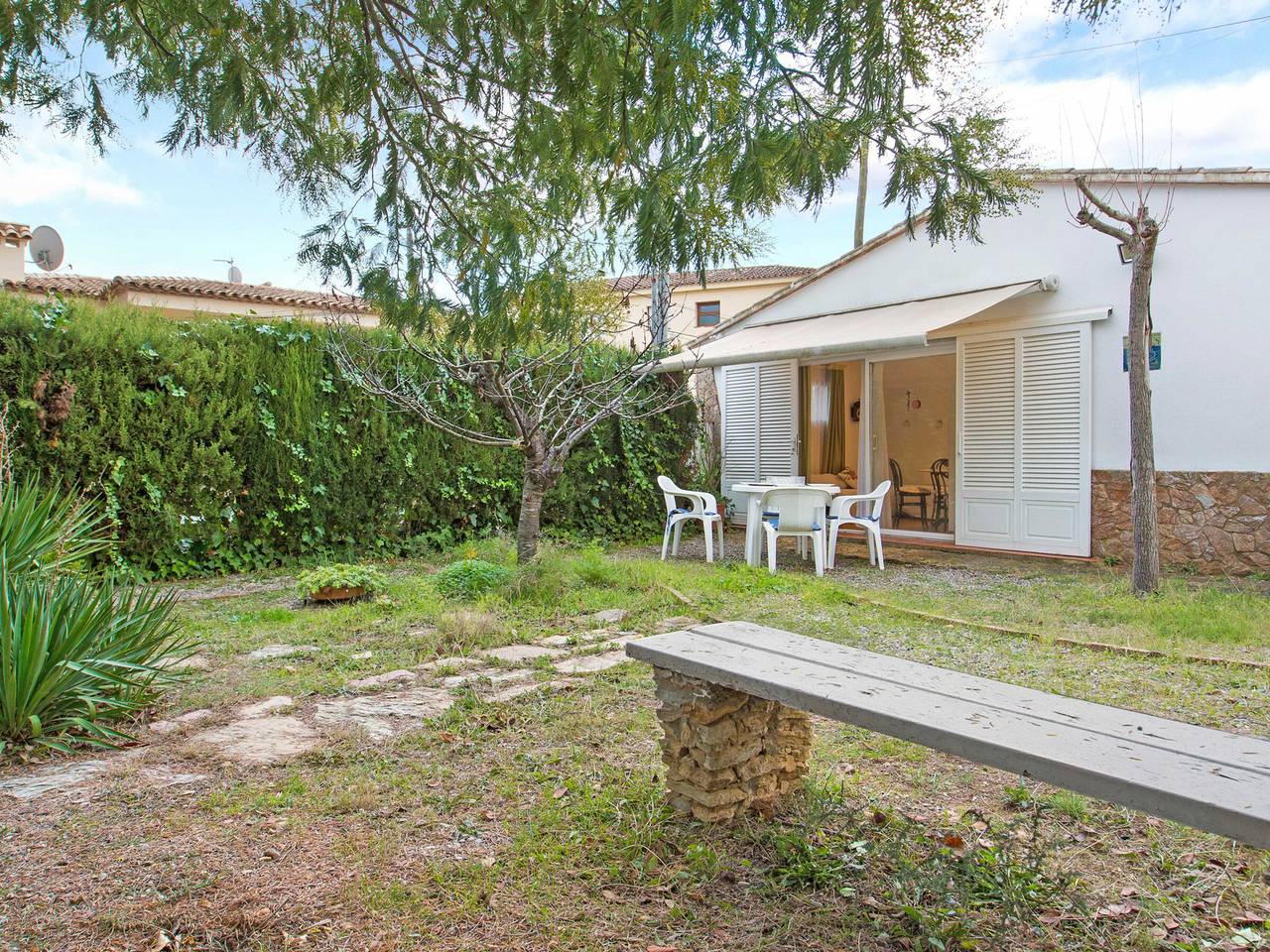 Cozy Bungalow in Llafranc: 4 Guests, Garden, 200m to Beach in Llafranc, Palafrugell