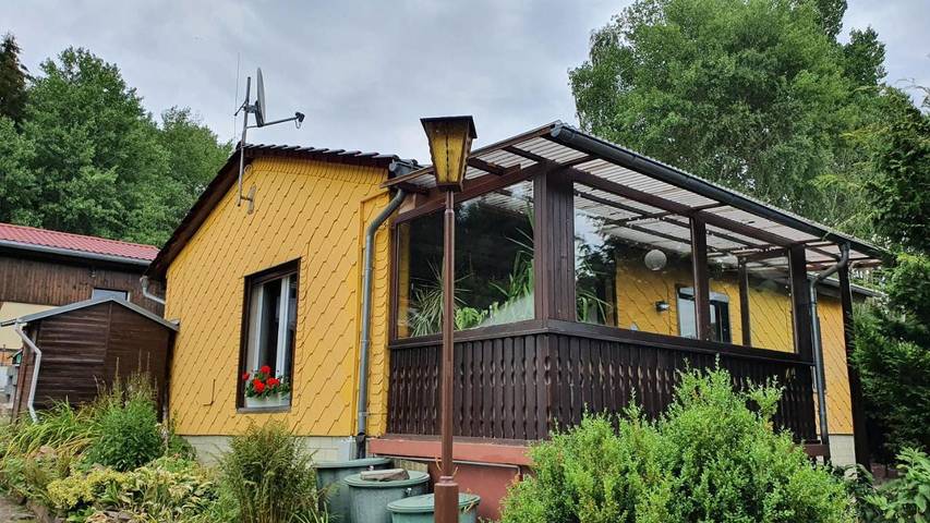 Ferienhaus für 4 Personen, mit Balkon und Whirlpool sowie Terrasse und Ausblick in Georgenthal