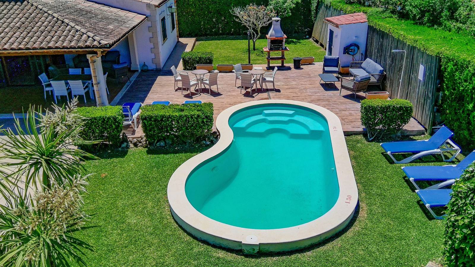 Finca Villa Tranquila en Pollensa met uitzicht op de bergen, zwembad, tuin & Wi-Fi in Pollença, Noord-Mallorca