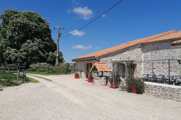 Location de vacances pour 10 personnes, avec Terrasse et Jardin à La Peyratte