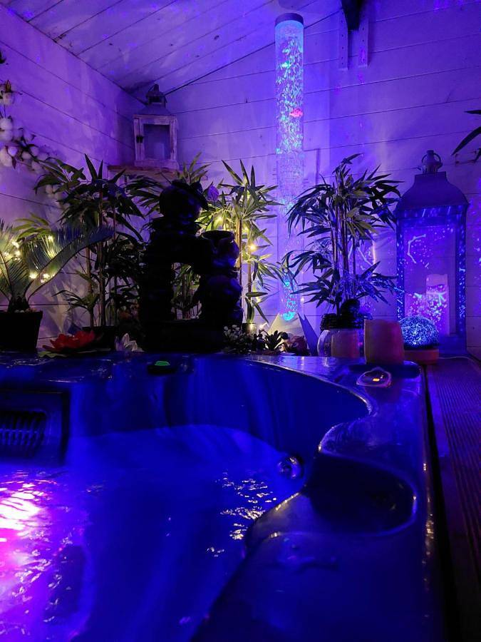 Chambre d’hôte pour 2 personnes, avec Jacuzzi ainsi que Terrasse et Jardin