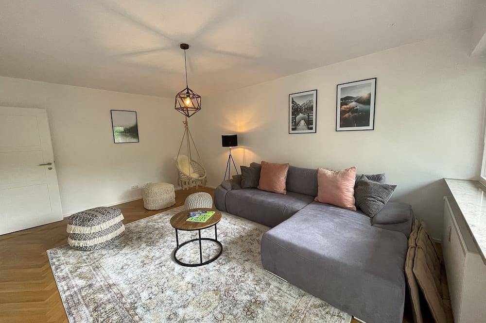 Modern vacation apartment \"La Fredo\" near Lake Starnberg, 5 minutes' walk to public transport in Wolfratshausen, Tölzer Land