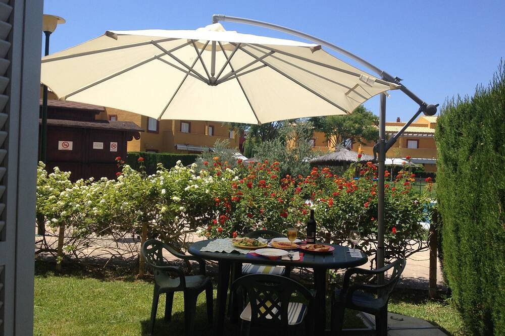Excelente casa con jardín, piscina. 6-8 personas,wifi gratis. Impecable in Costa Ballena, Rota 