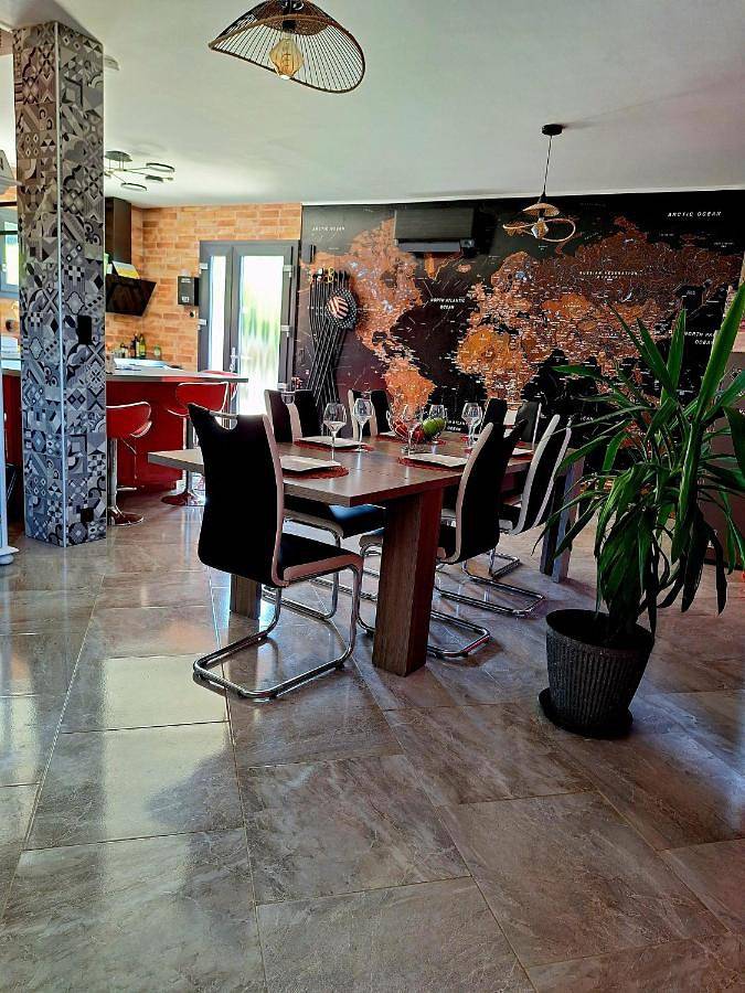 Appartement de vacances pour 6 personnes, avec Balcon et Jacuzzi ainsi que Terrasse et Jardin