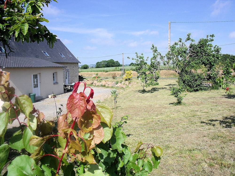 Chambre Au petit Villeneuve - près Mont-Saint-Michel - Chambre Soleil in Pontorson, Région d'Avranches