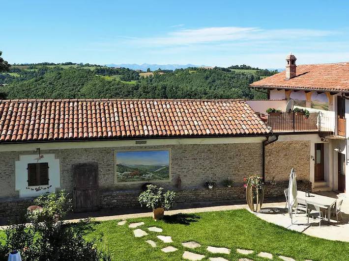 Agriturismo per 3 persone, con giardino e piscina in Provincia di Cuneo