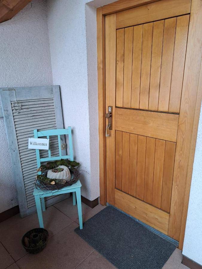Ferienwohnung für 4 Personen, mit Balkon und Terrasse sowie Garten und Ausblick in Wolfegg