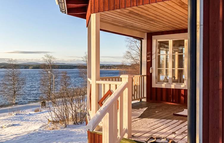 Hus för 7 Personer med trädgård in Jämtland