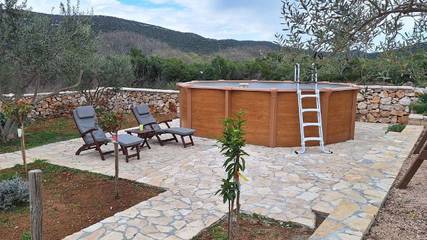 Ferienhaus für 4 Personen, mit Balkon/Terrasse und Terrasse, mit Haustier in Pakostane