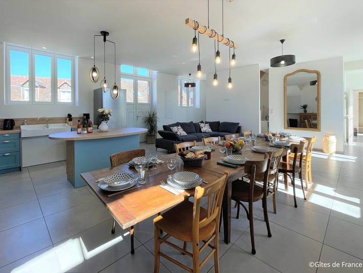 Gîte pour 15 personnes, avec jardin dans Val-au-Perche - 2