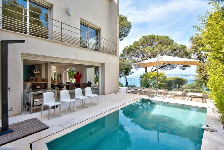 Villa für 8 Personen, mit Balkon und Whirlpool sowie Terrasse und Garten in Nizza