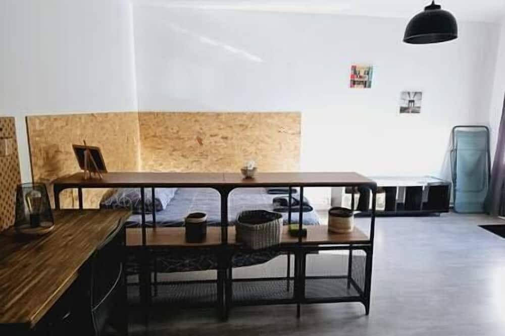 Entire apartment, Le Studio de Max : Terrasse et Parking in Valence, Valence region
