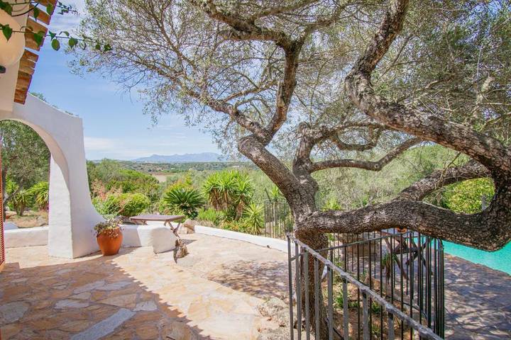 Location de vacances pour 7 personnes, avec terrasse et piscine ainsi que vue et jardin dans Plage De Maora - 3