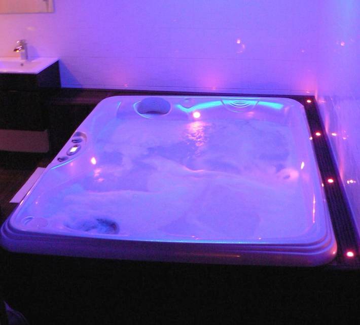 Location de vacances pour 2 personnes, avec terrasse ainsi que jardin et jacuzzi à Plélan-le-Grand - 2