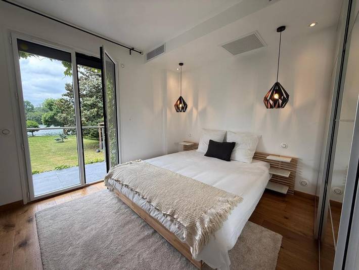 Location de vacances pour 8 personnes, avec terrasse ainsi que vue et piscine dans Nandy - 4