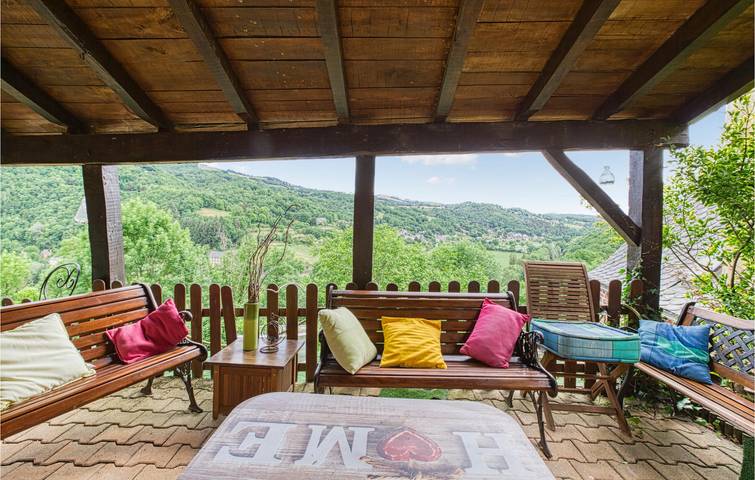 Gîte pour 4 personnes, avec terrasse et jardin à Saint-Laurent-d'Olt