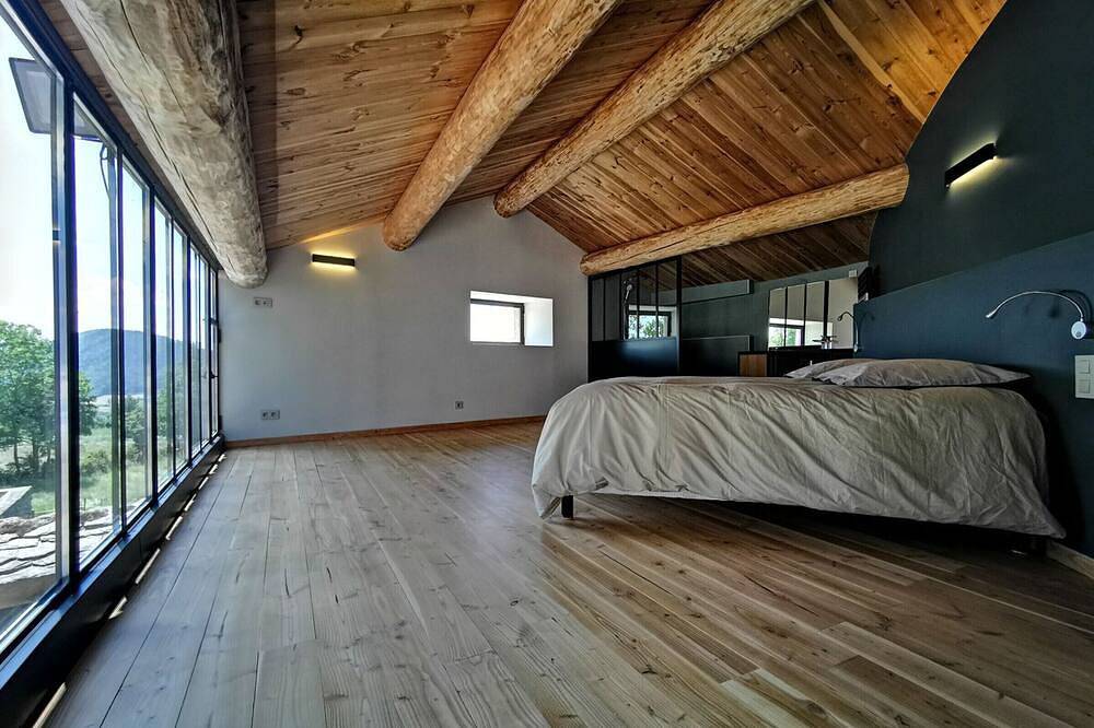 Casa rural luminosa con piscina y zonas de descanso en plena campiña in Saint-Étienne-Lardeyrol, Macizo Central