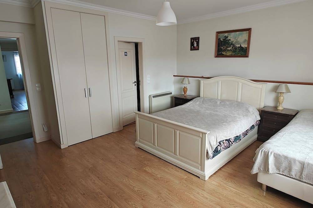 Relaxing 5-Bedroom Villa with Private Pool, Outdoor Playground, Barbeque zona.\n\n in Carcavelos e Parede, Costa de Lisboa