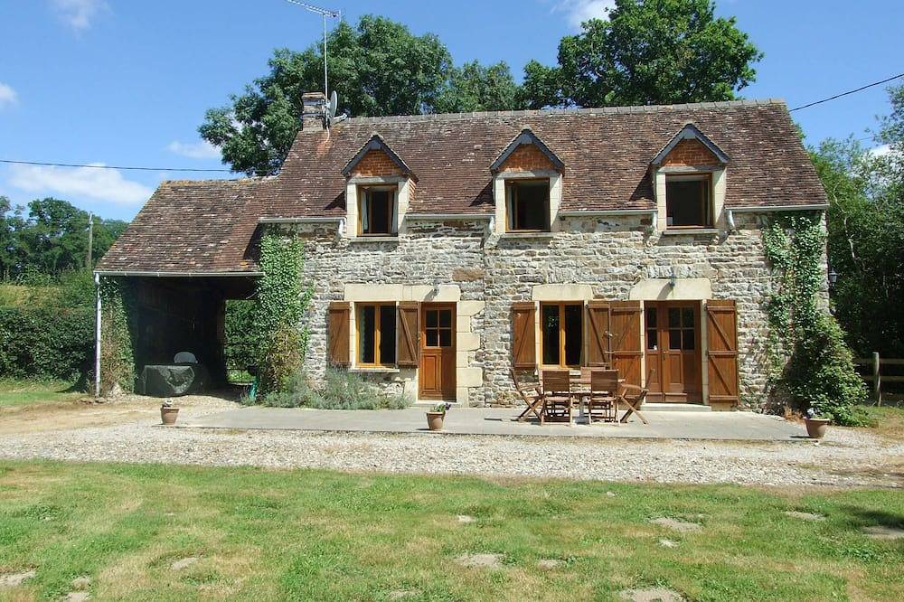 Traditional Normandy Cottage in La Bellière, Parc naturel régional Normandie-Maine