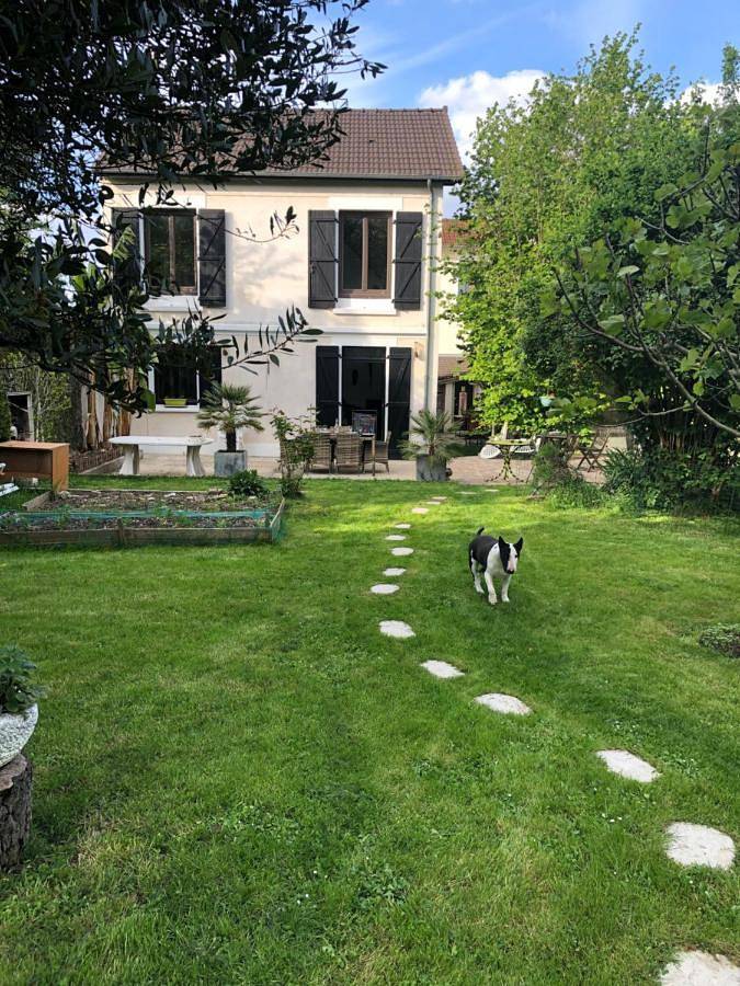 Ferienwohnung für 2 Personen, mit Terrasse und Garten sowie Ausblick in Châtillon