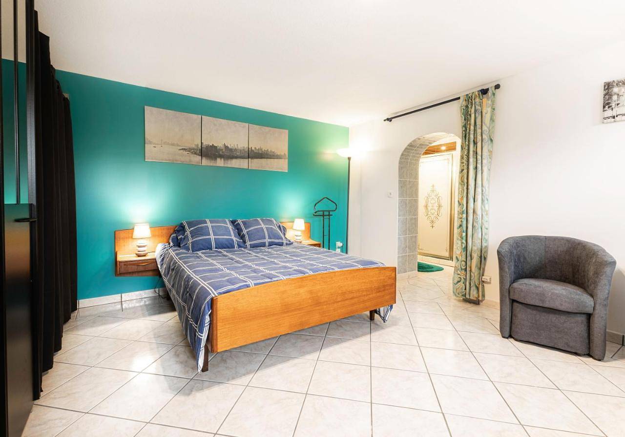 Appartement entier, Montino - Studio 5 min du circuit - Parking - Wifi in Mulsanne, Sarthe