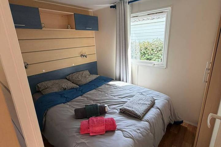 Mobile home with quiet terrace not overlooked - ideal for families or couples in La Roque-d'Anthéron, Aix-en-Provence region