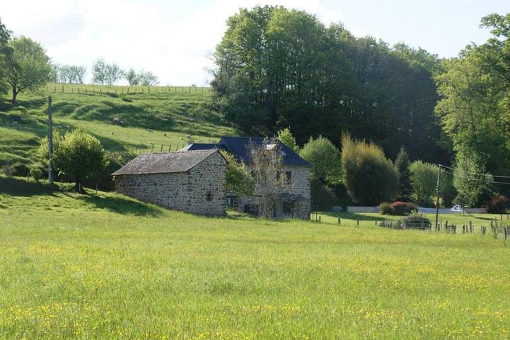 Gîte pour 8 personnes, avec Piscine à Saint-Bonnet-la-Rivière