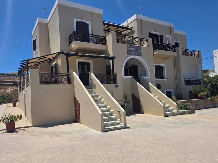Maison d’hôte pour 2 personnes, avec terrasse et vue dans Syros - 2