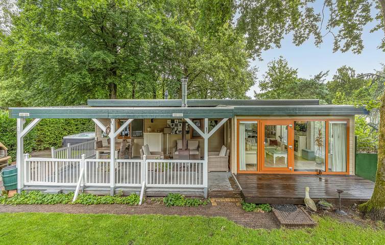Ferienhaus für 4 Personen, mit Terrasse und Whirlpool sowie Ausblick