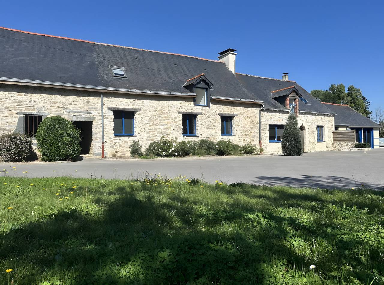 Gîte in der Vallée de Guéra mit großem Garten und privatem beheiztem Pool in Martigné-Ferchaud, Fougères-Vitré