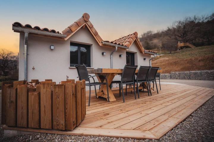 Location de vacances pour 7 personnes, avec terrasse à Saint-Georges-de-Luzençon - 3
