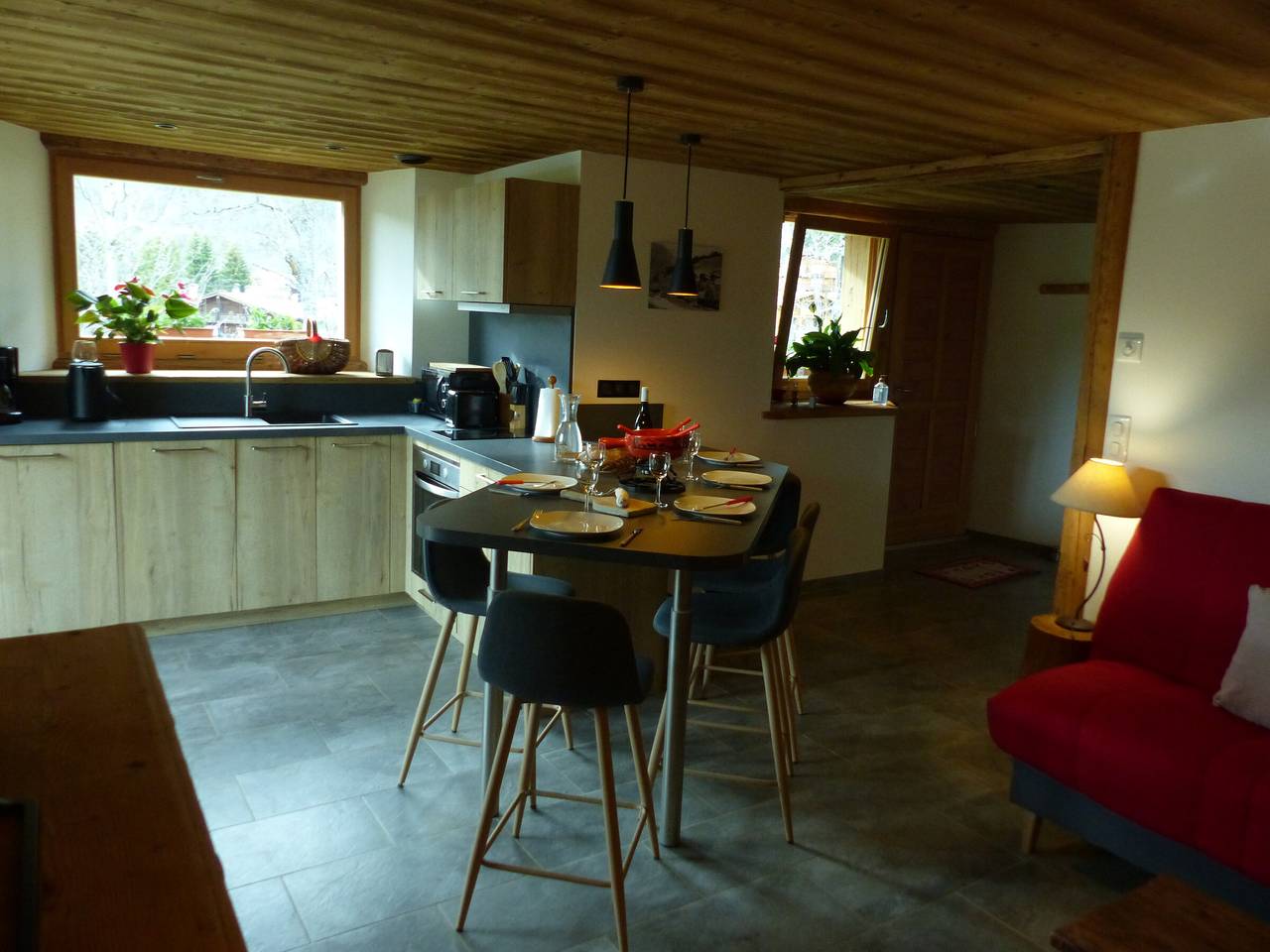 Entire apartment, Cozy 43m² apartment with Norwegian bath, near ski slopes, pets allowed, linens provided in Le Grand-Bornand, Annecy region