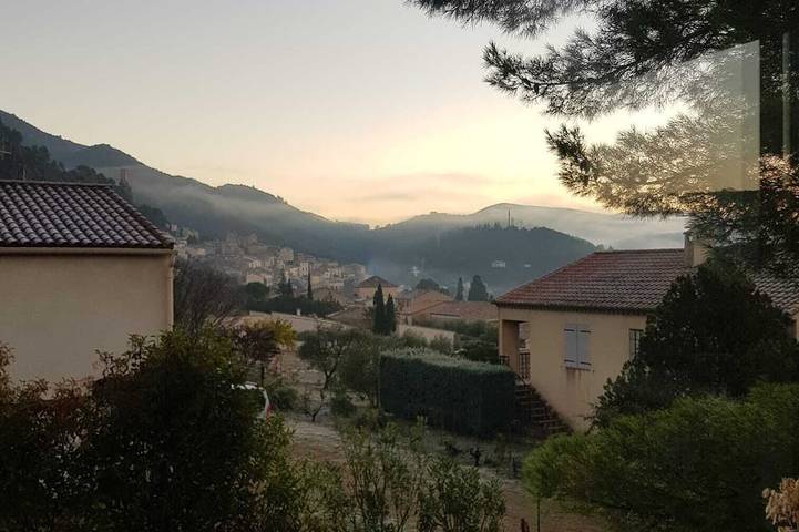 Sunny family home with private pool in Roquebrun, Béziers und Umgebung