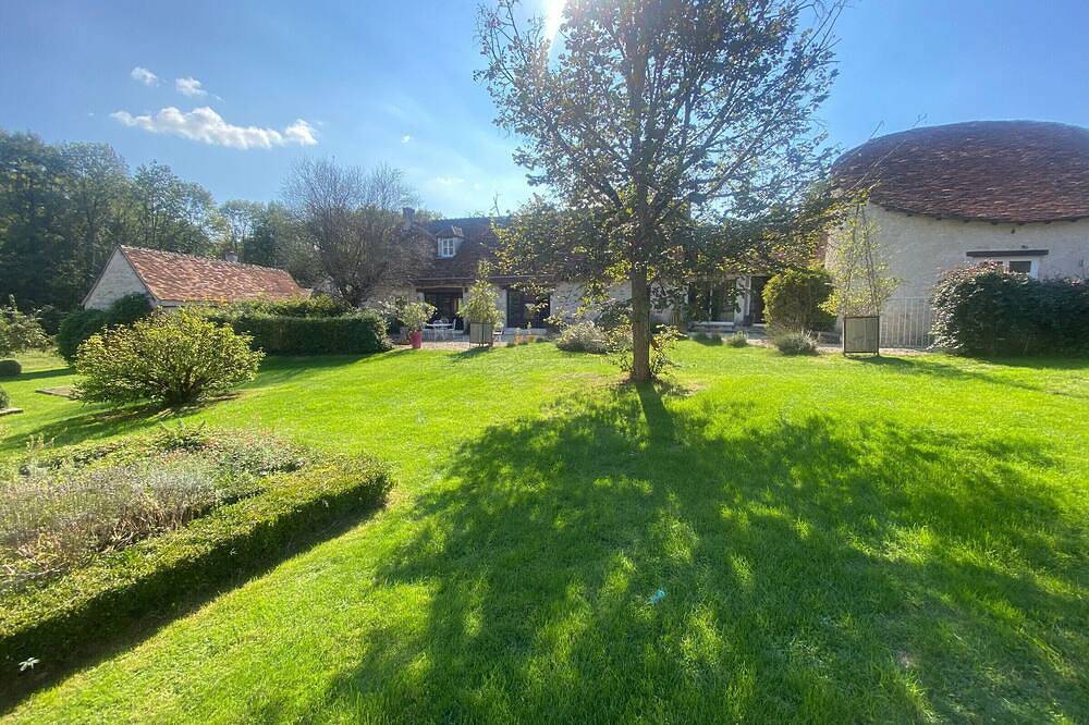 Gîte de charme avec piscine au cœur de la Brenne, idéal pour nature et détente in Bélâbre, Région de Le Blanc