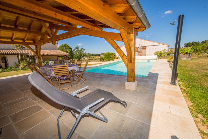 Gîte pour 5 personnes, avec piscine ainsi que jardin et terrasse à Beaugas