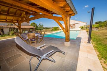 Gîte pour 5 personnes, avec piscine ainsi que jardin et terrasse à Beaugas