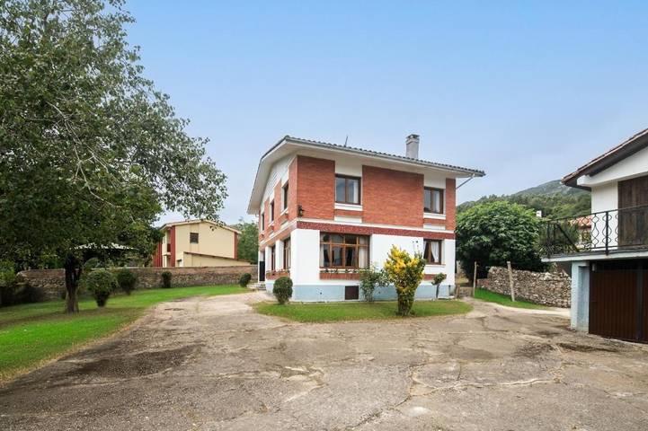 Casa rural para 9 personas, con jardín y terraza, Se admiten mascotas en Riocaliente