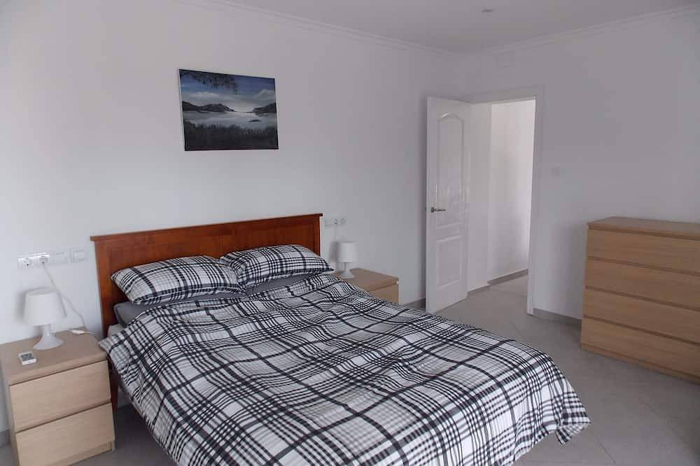 Modern villa with large private pool & far reaching sea views Catadau, Valencia in Catadau, Valencia Province