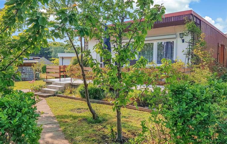 Ferienhaus für 3 Personen, mit Terrasse und Garten in Penzlin