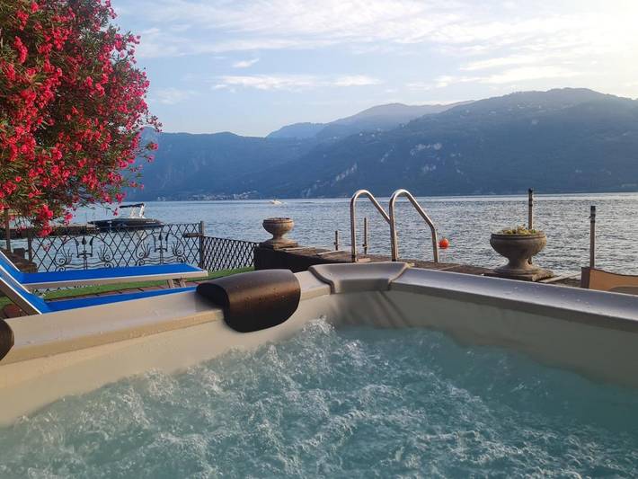 Villa per 10 persone, con Balcone e Idromassaggio nonché Terrazza e Giardino a Lierna